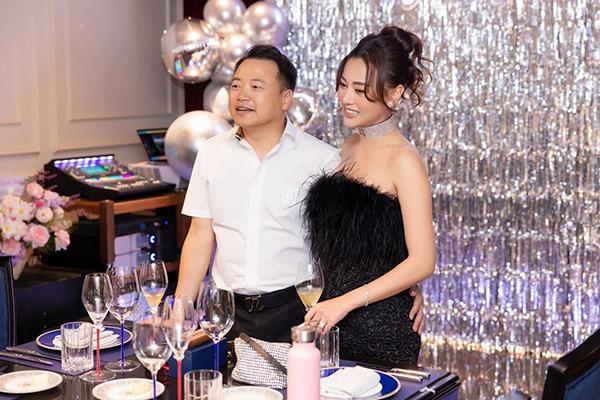 Hôn nhân đời thực của diễn viên VFC: Phương Oanh sống trong mật ngọt bên Shark Bình-6