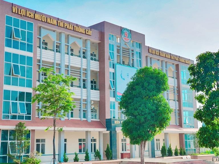 Nữ sinh Hà Nội bị cắt quần do không mặc đồng phục, nhà trường nói gì?-1