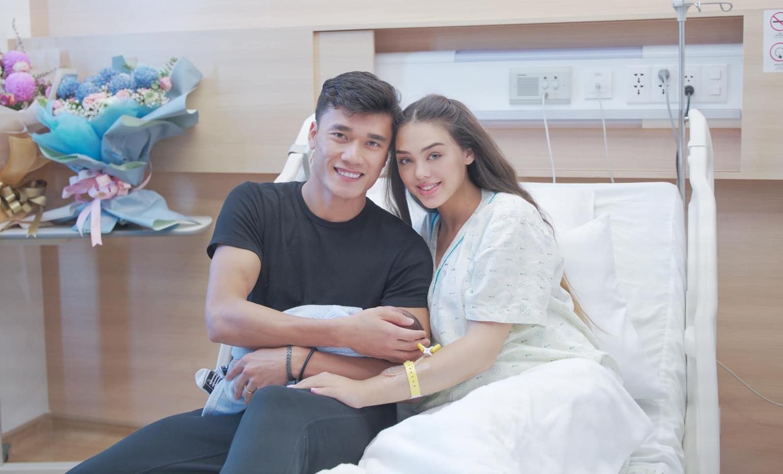 Vợ Tây của Bùi Tiến Dũng lần đầu tiết lộ bí mật bất ngờ của con trai khiến fan cười ngất-4