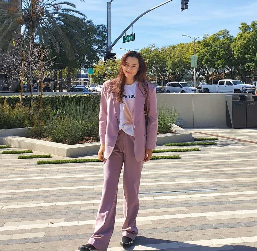 Honey Lee giữ vững phong độ mặc đẹp và trẻ trung ở tuổi 41-10