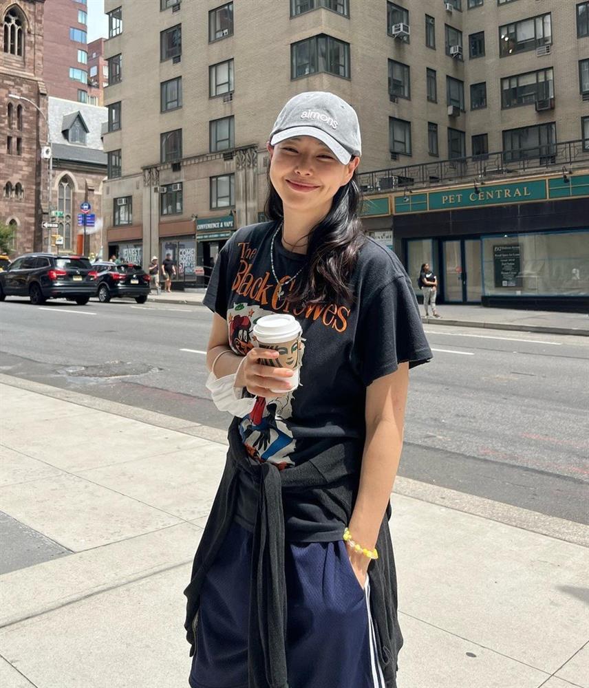 Honey Lee giữ vững phong độ mặc đẹp và trẻ trung ở tuổi 41-3