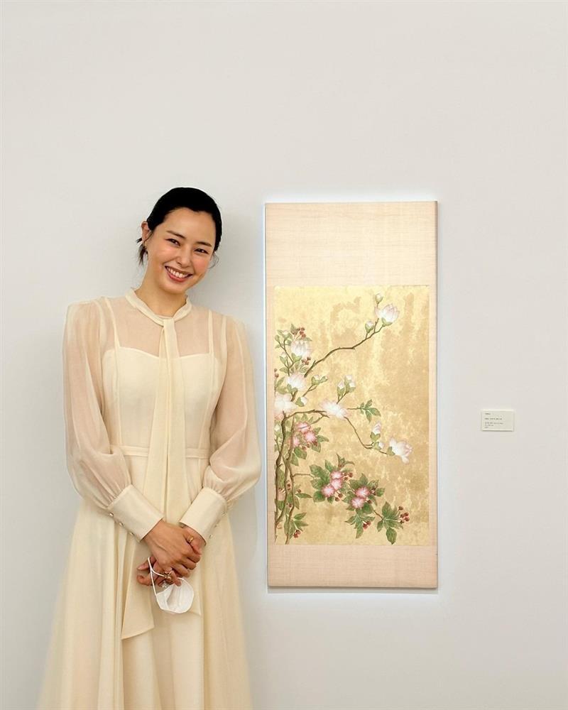 Honey Lee giữ vững phong độ mặc đẹp và trẻ trung ở tuổi 41-4