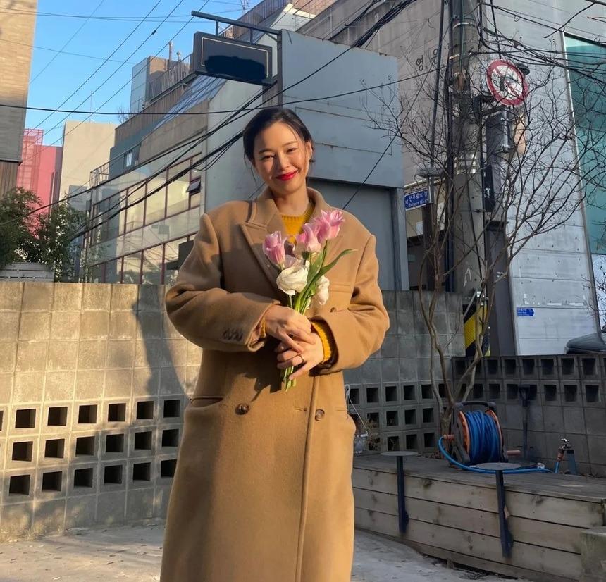 Honey Lee giữ vững phong độ mặc đẹp và trẻ trung ở tuổi 41-5