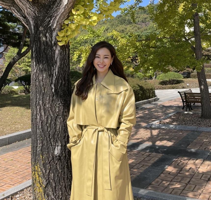 Honey Lee giữ vững phong độ mặc đẹp và trẻ trung ở tuổi 41-6