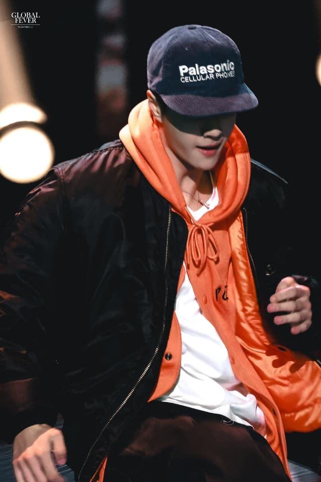 Vương Nhất Bác khiến sân khấu đêm chung kết Street Dance bùng nổ-2