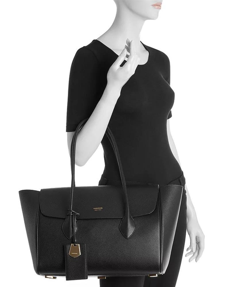 Các mẫu túi xách sang chảnh dành cho quý cô công sở-4