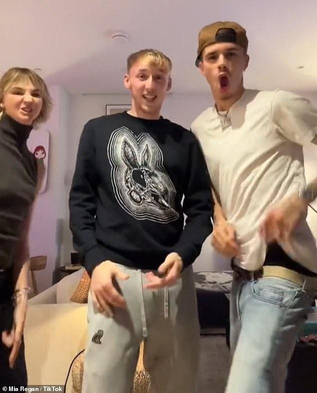 Bạn gái nấu món Việt Nam cho con trai Beckham-5