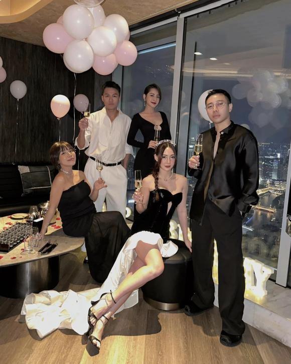 Chi Pu và bạn thân 14 năm đều có nhan sắc, gu ăn mặc nóng bỏng tương đồng-4