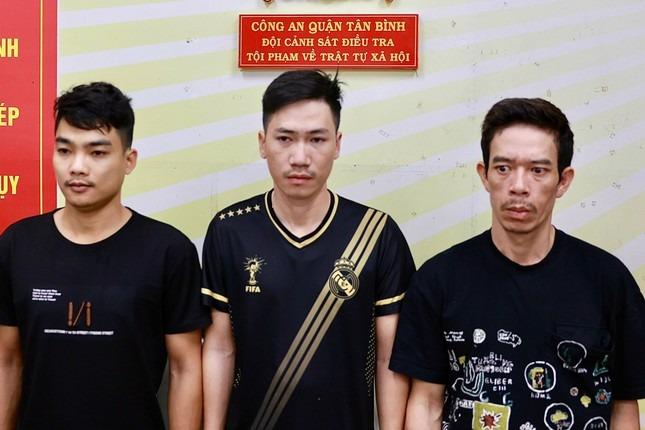 Chế tạo súng quân dụng, tập bắn trong phòng trọ để thỏa đam mê-3