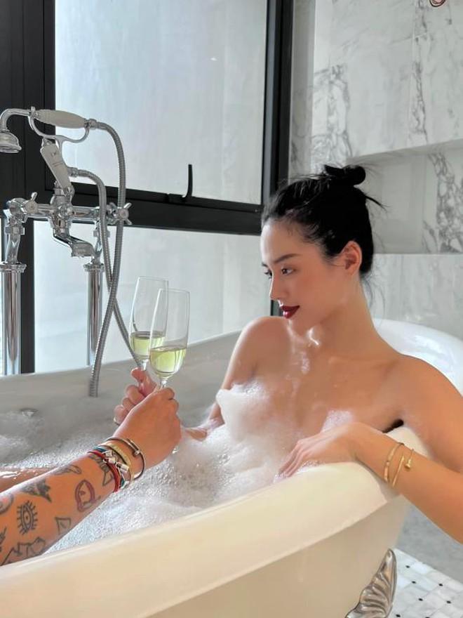 Chi tiết đặc biệt đắt đỏ trong căn duplex siêu ấn tượng của vợ chồng Cô Em Trendy Khánh Linh-10