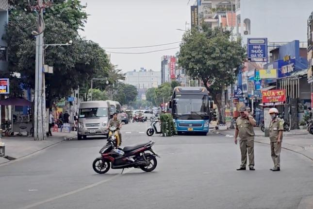 Diễn biến mới nhất vụ hàng trăm cảnh sát phong tỏa quán bar ở TPHCM-2