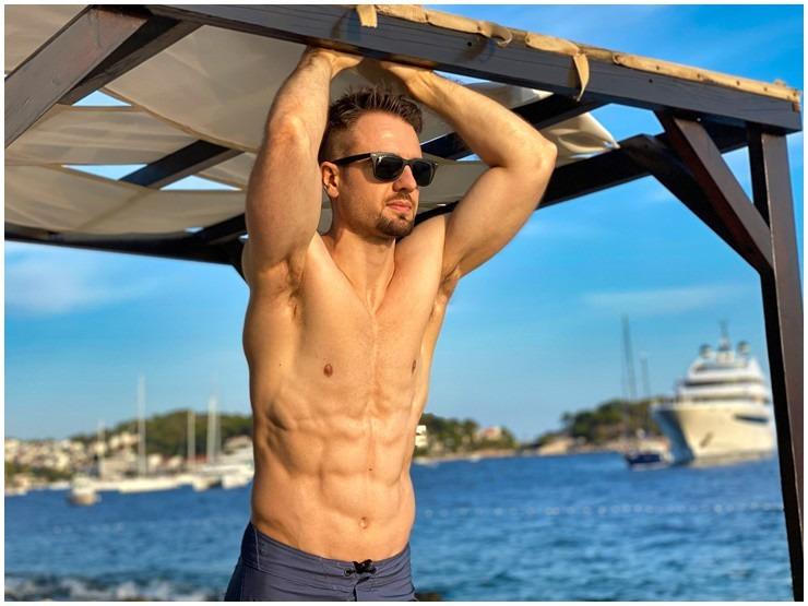 Phù thủy thể hình sở hữu body siêu thực, chuyên giúp các doanh nhân lột xác-3