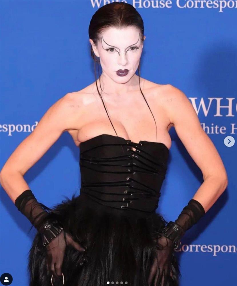 Nữ diễn viên mặc đồ cưới kiệm vải kém duyên, bị chỉ trích khi muốn nổi tiếng bất chấp-6