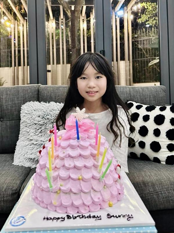 Con gái Lý Hải - Minh Hà mới 10 tuổi đã khoe chân dài miên man, nhan sắc được nhận xét sẽ giống mẹ-2