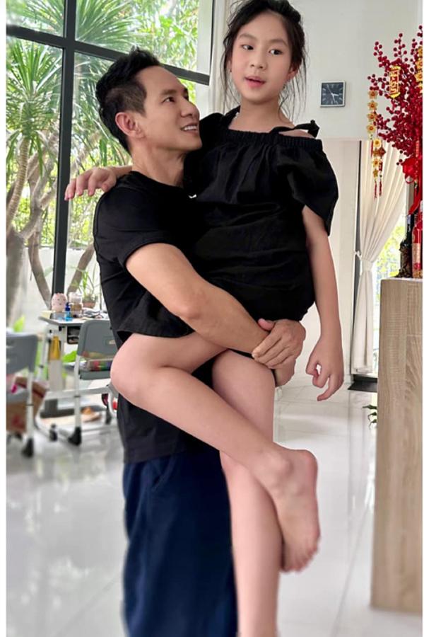 Con gái Lý Hải - Minh Hà mới 10 tuổi đã khoe chân dài miên man, nhan sắc được nhận xét sẽ giống mẹ-9