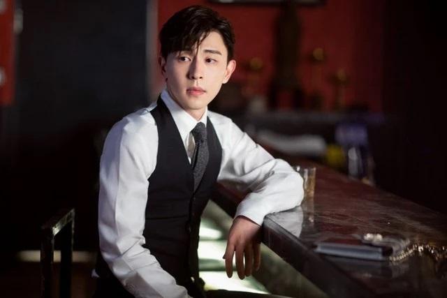 Dù bị phong sát, Đặng Luân vẫn gây bão mạng, nhất là khoảnh khắc thân thiết bên 1 người đặc biệt-1