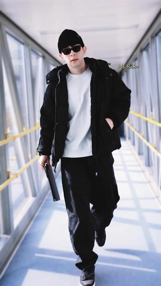 Dù bị phong sát, Đặng Luân vẫn gây bão mạng, nhất là khoảnh khắc thân thiết bên 1 người đặc biệt-3