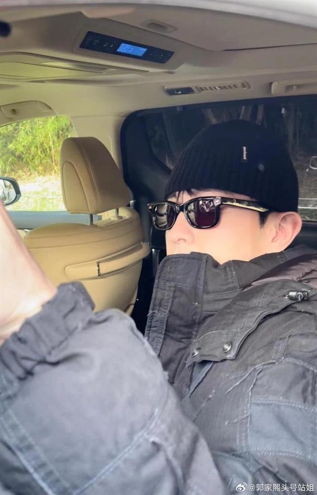 Dù bị phong sát, Đặng Luân vẫn gây bão mạng, nhất là khoảnh khắc thân thiết bên 1 người đặc biệt-5