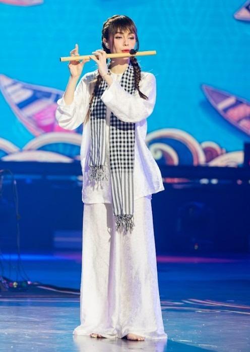 Chị đẹp HHen Niê hát dở nhưng vẫn vào chung kết-2