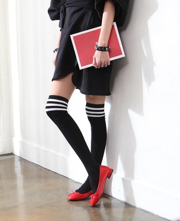 Bên cạnh váy áo, còn có 5 món phụ kiện màu đỏ mà bạn nên chuẩn bị cho Tết này-7