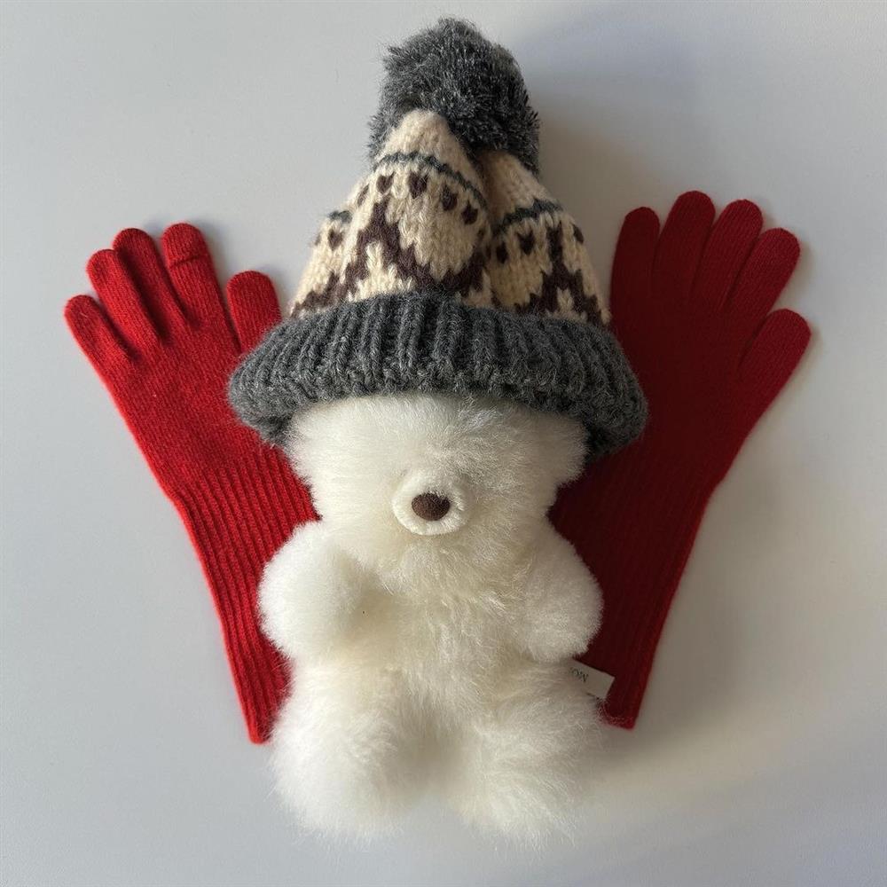 Bên cạnh váy áo, còn có 5 món phụ kiện màu đỏ mà bạn nên chuẩn bị cho Tết này-10