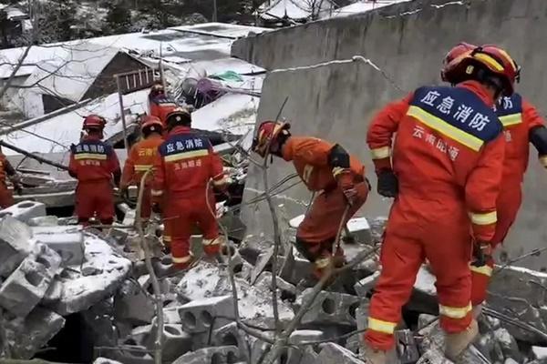 Lở đất ở Trung Quốc, hàng chục người bị vùi lấp-1