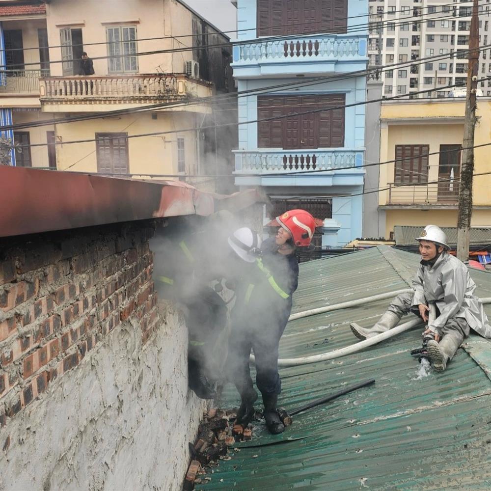 Hà Nội: Cháy nhà dân cạnh chợ Nhổn-1