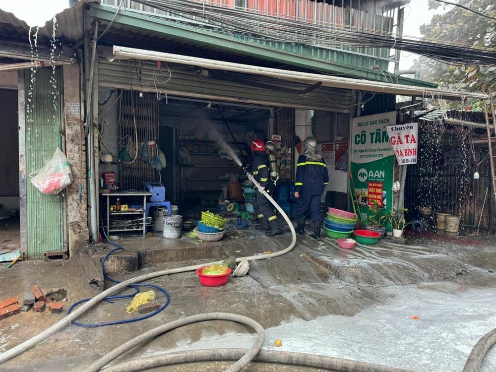 Hà Nội: Cháy nhà dân cạnh chợ Nhổn-2