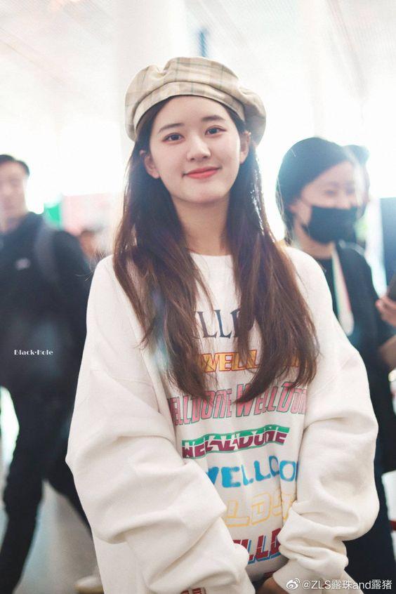 Chỉ với một phụ kiện, nhan sắc Triệu Lộ Tư thăng hạng trông thấy-3