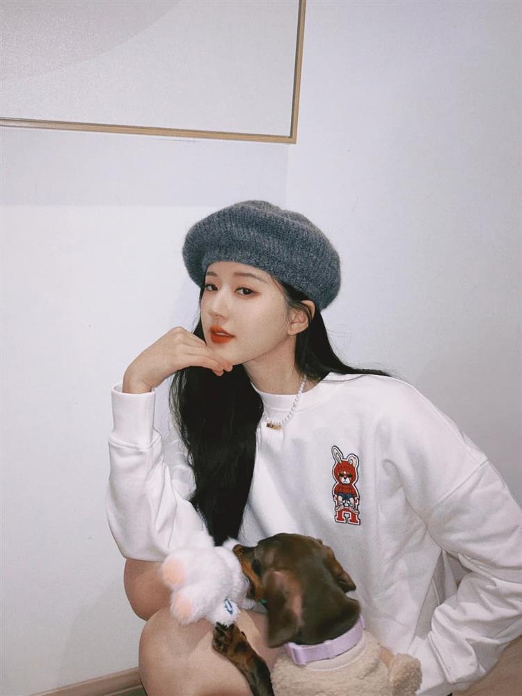 Chỉ với một phụ kiện, nhan sắc Triệu Lộ Tư thăng hạng trông thấy-5