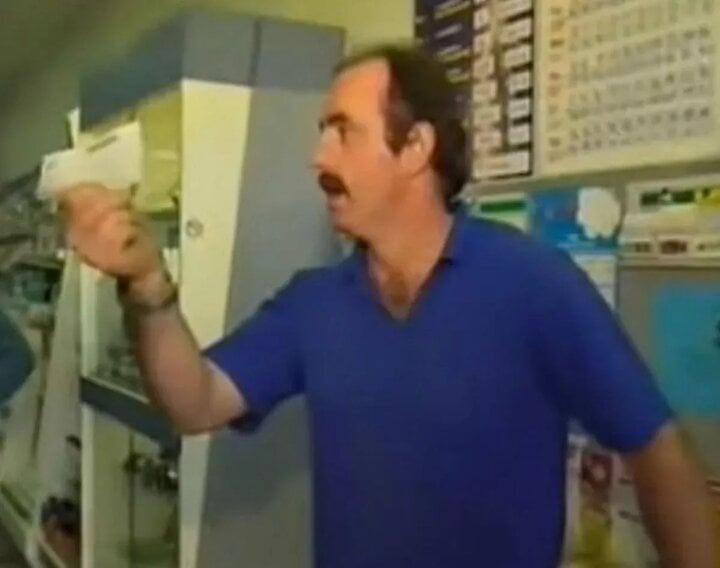 Người đàn ông may mắn nhất thế giới 2 lần trúng số sau khi thoát chết-1