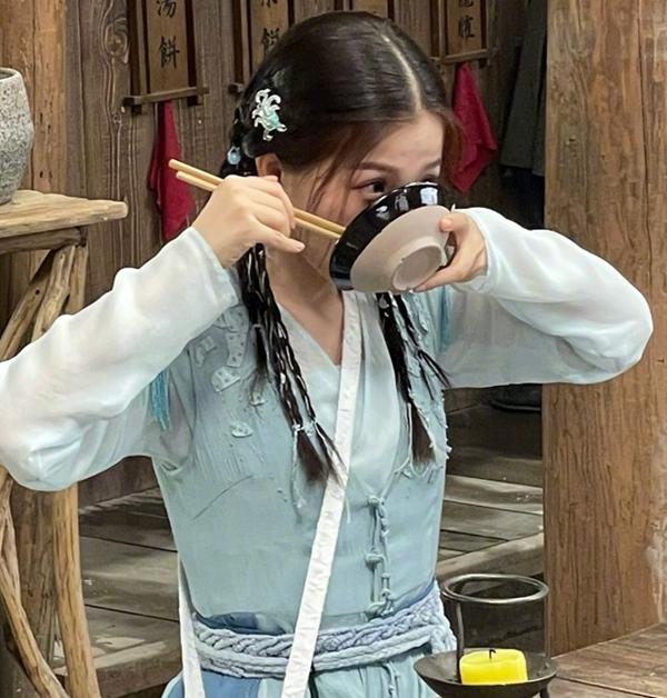 Ngu Thư Hân bị chê kém đẹp-3