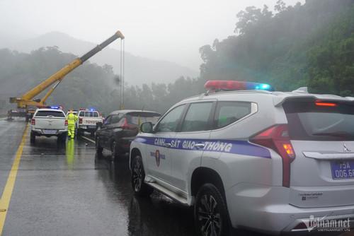 Cận cảnh hiện trường vụ xe khách lao xuống vực ở cao tốc La Sơn – Túy Loan-3