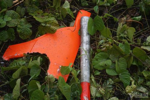 Cận cảnh hiện trường vụ xe khách lao xuống vực ở cao tốc La Sơn – Túy Loan-10