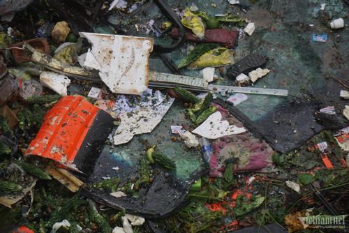 Cận cảnh hiện trường vụ xe khách lao xuống vực ở cao tốc La Sơn – Túy Loan-11