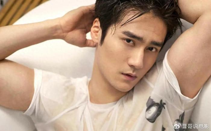 Từng ngồi tù vì đánh bạn gái, nam diễn viên có thể phải bồi thường 240 tỷ đồng-1