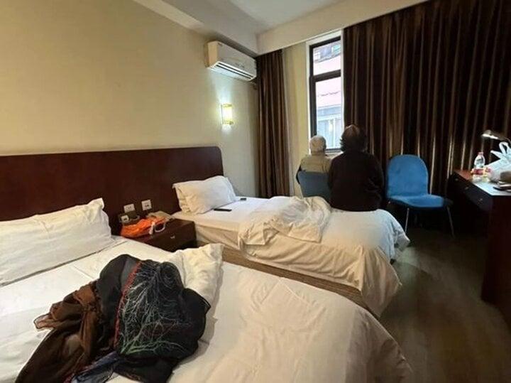 Sang tên nhà cho con cháu xong, cụ ông bị đuổi ra ngoài giữa trời giá rét-1