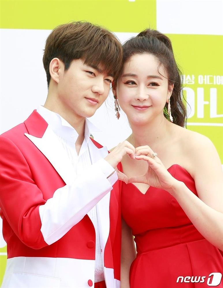 Hoa hậu Hàn Quốc bị ghét bỏ vì làm màu cuộc hôn nhân với chồng kém 18 tuổi-3