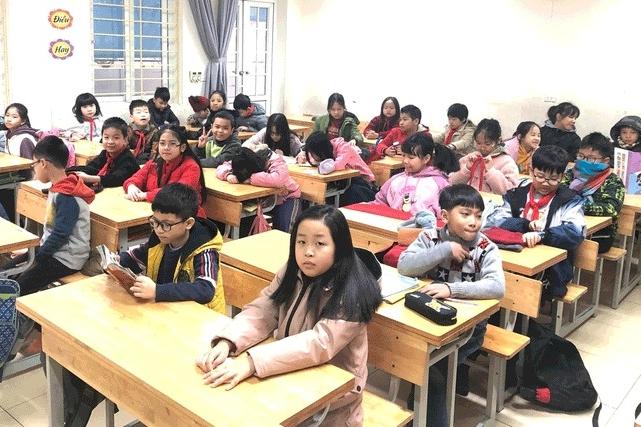 Trẻ nghỉ học vì lạnh: Bà hỏa tốc lên trông cháu, con theo mẹ 10km đi làm-5