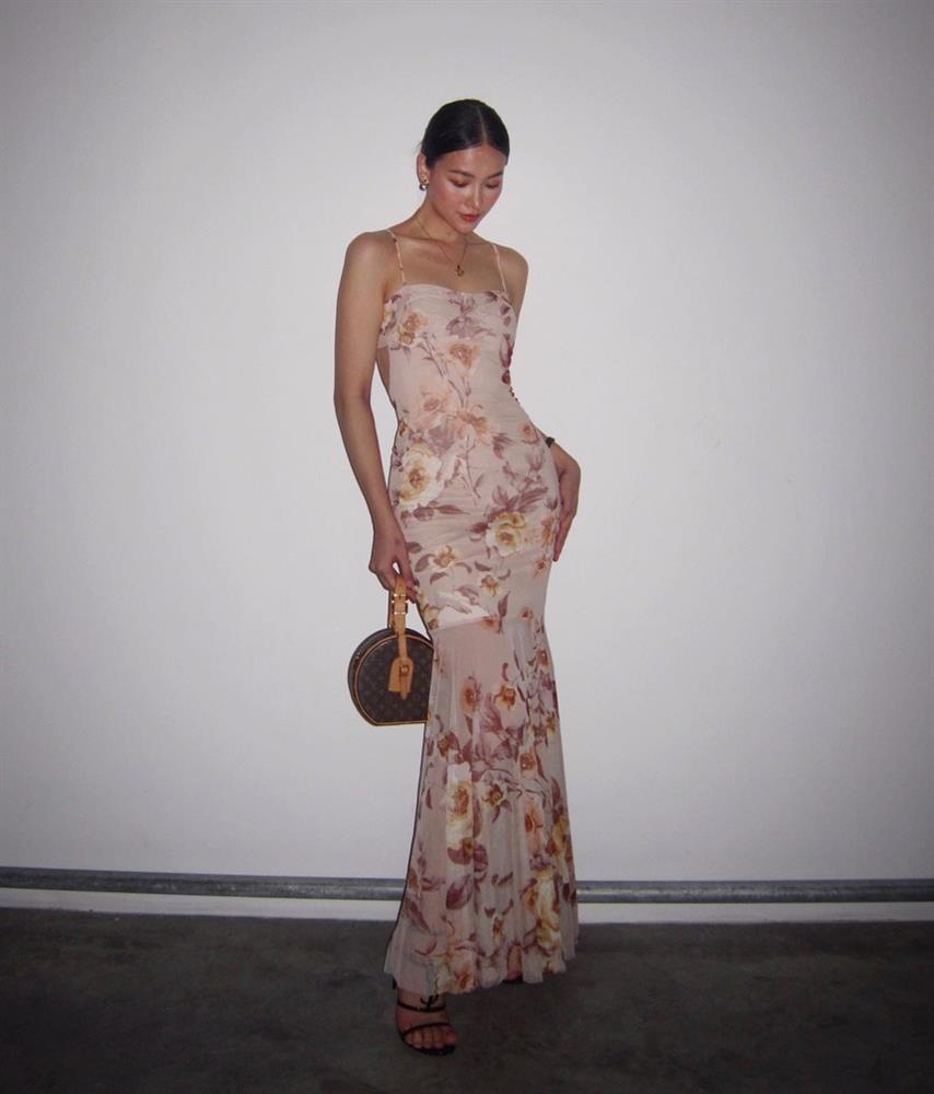 10 cách mặc váy họa tiết giúp vẻ ngoài trẻ trung hơn trong dịp Tết-7