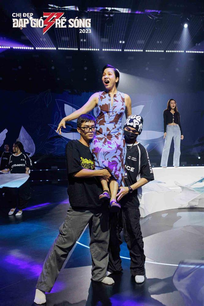 Diva Mỹ Linh U50 là thánh hài hước, gu ăn mặc trẻ trung được lòng công chúng-4