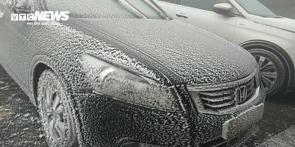 Nhiệt độ xuống -1,1 độ C, băng giá phủ kín đỉnh Mẫu Sơn-2