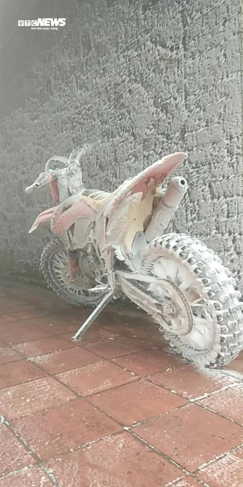 Nhiệt độ xuống -1,1 độ C, băng giá phủ kín đỉnh Mẫu Sơn-6