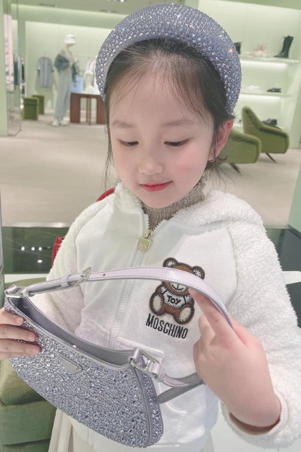 Con gái Tuấn Hưng: 7 tuổi đáng yêu, ngày càng giống mẹ-2