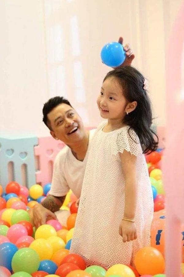 Con gái Tuấn Hưng: 7 tuổi đáng yêu, ngày càng giống mẹ-4