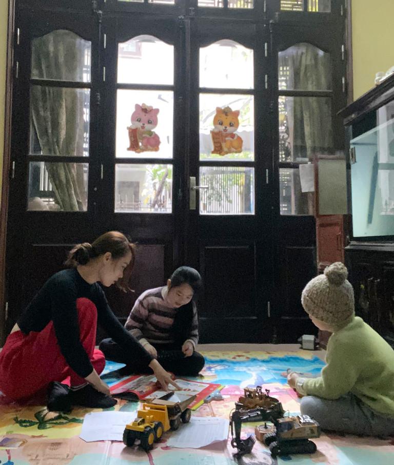 Con nghỉ học vì rét, bố mẹ đại chiến, bốc thăm chọn người trông-2