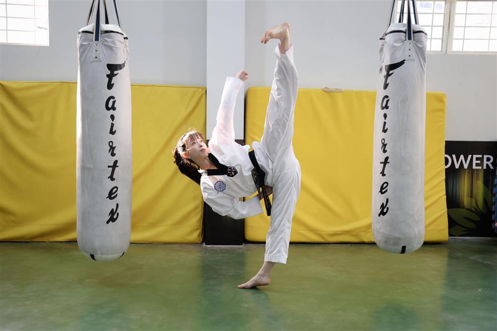 Hot girl taekwondo Châu Tuyết Vân có cơ bụng số 11 chắc như đá tảng nhờ đâu?-3