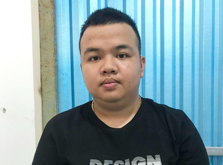 Bắt thanh niên giả danh công an, mua bán trái phép tài khoản ngân hàng-1