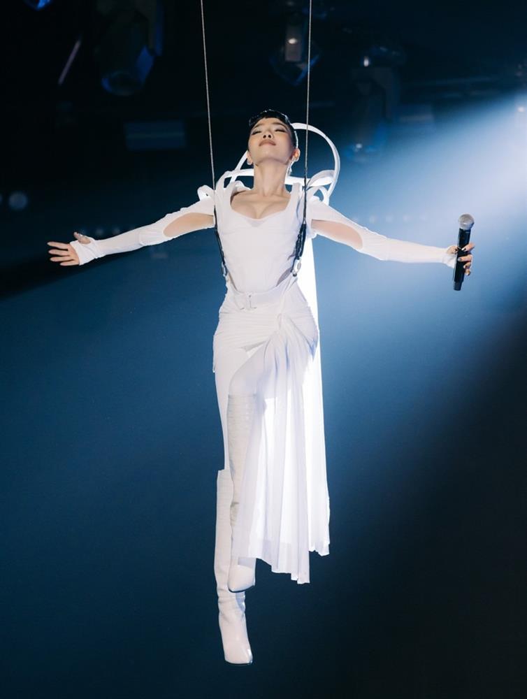 Lệ Quyên mất điểm vì phản ứng nặng về với fan-5