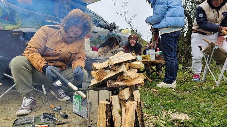 Bố mẹ đưa con vượt trăm km trong đêm lên Phja Oắc, Mẫu Sơn cắm trại săn băng giá-3
